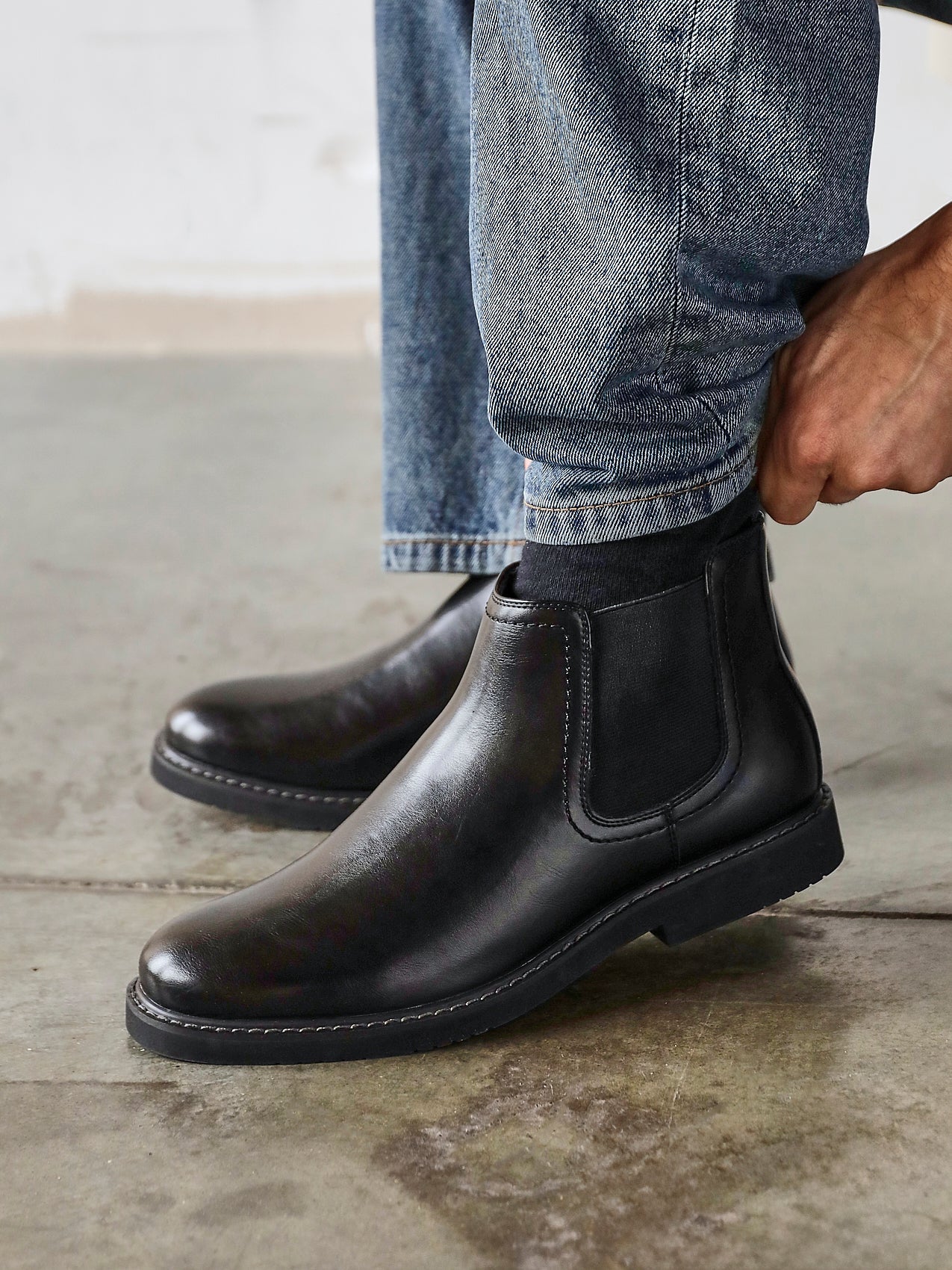 Alessandro Mens Black Faux Leather Chelsea Boots