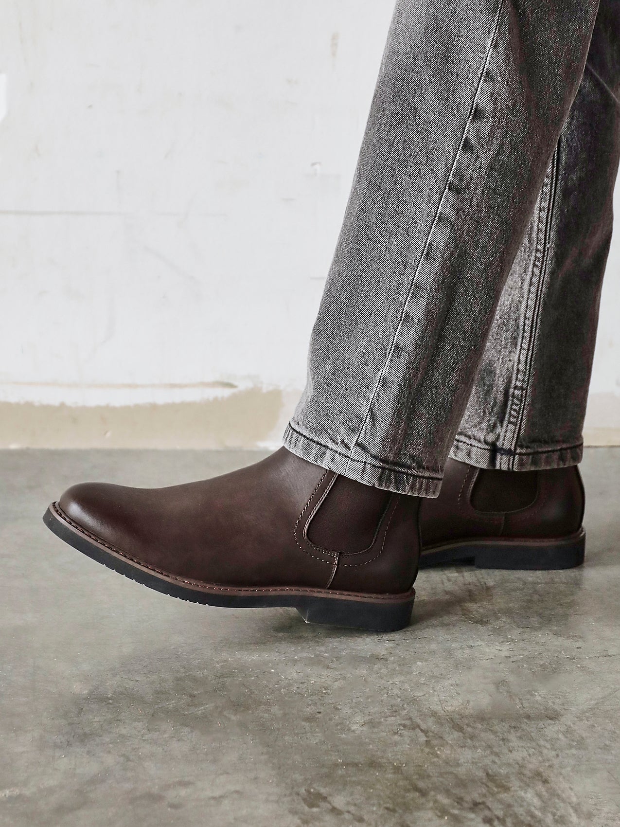 Alessandro Mens Brown Faux Leather Chelsea Boots