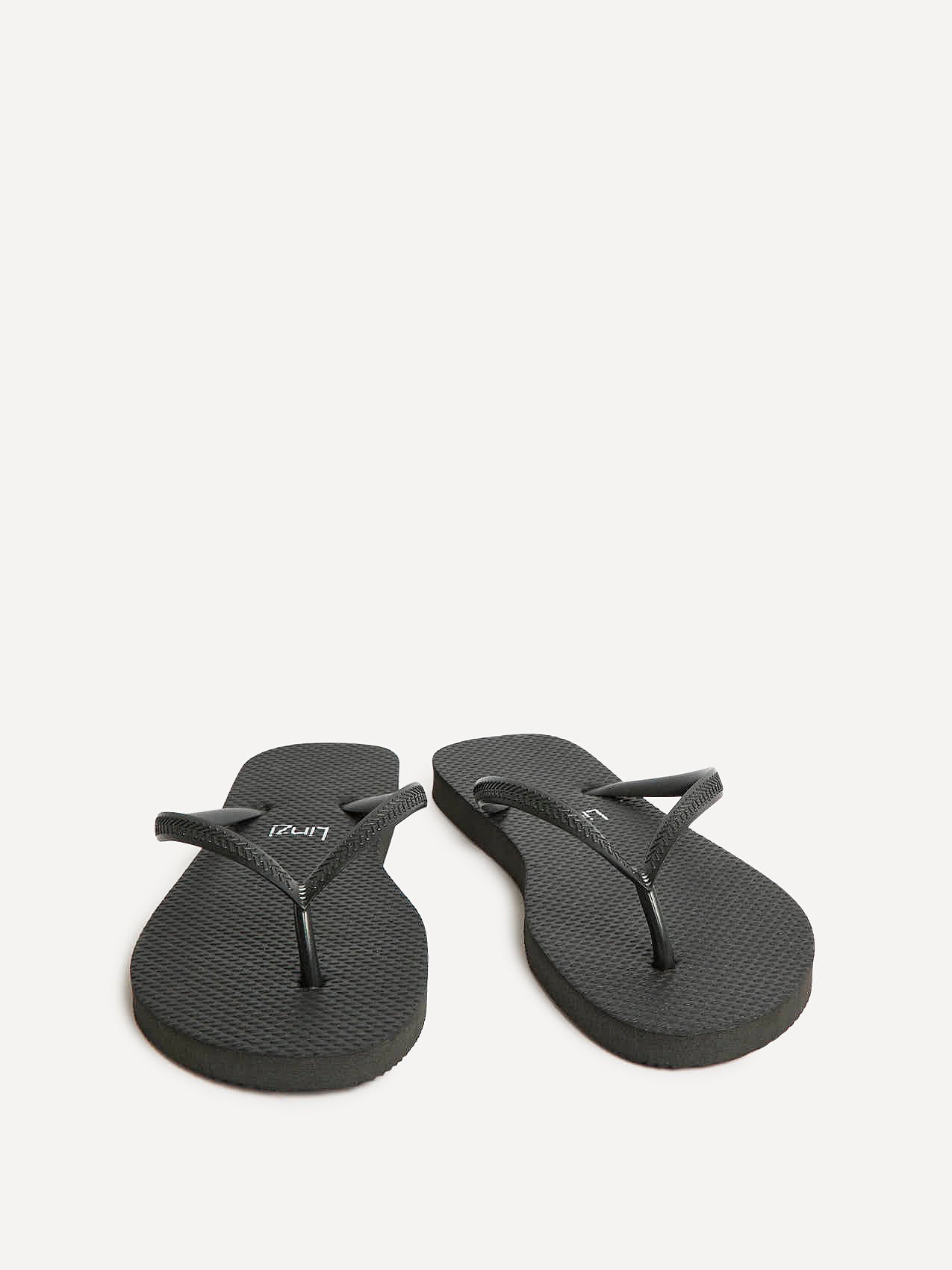 Aluna Black Flip Flops