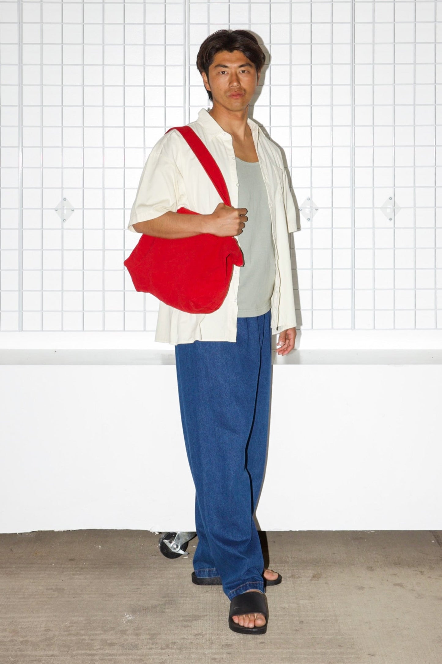 BD06 - Carry All Zip Tote