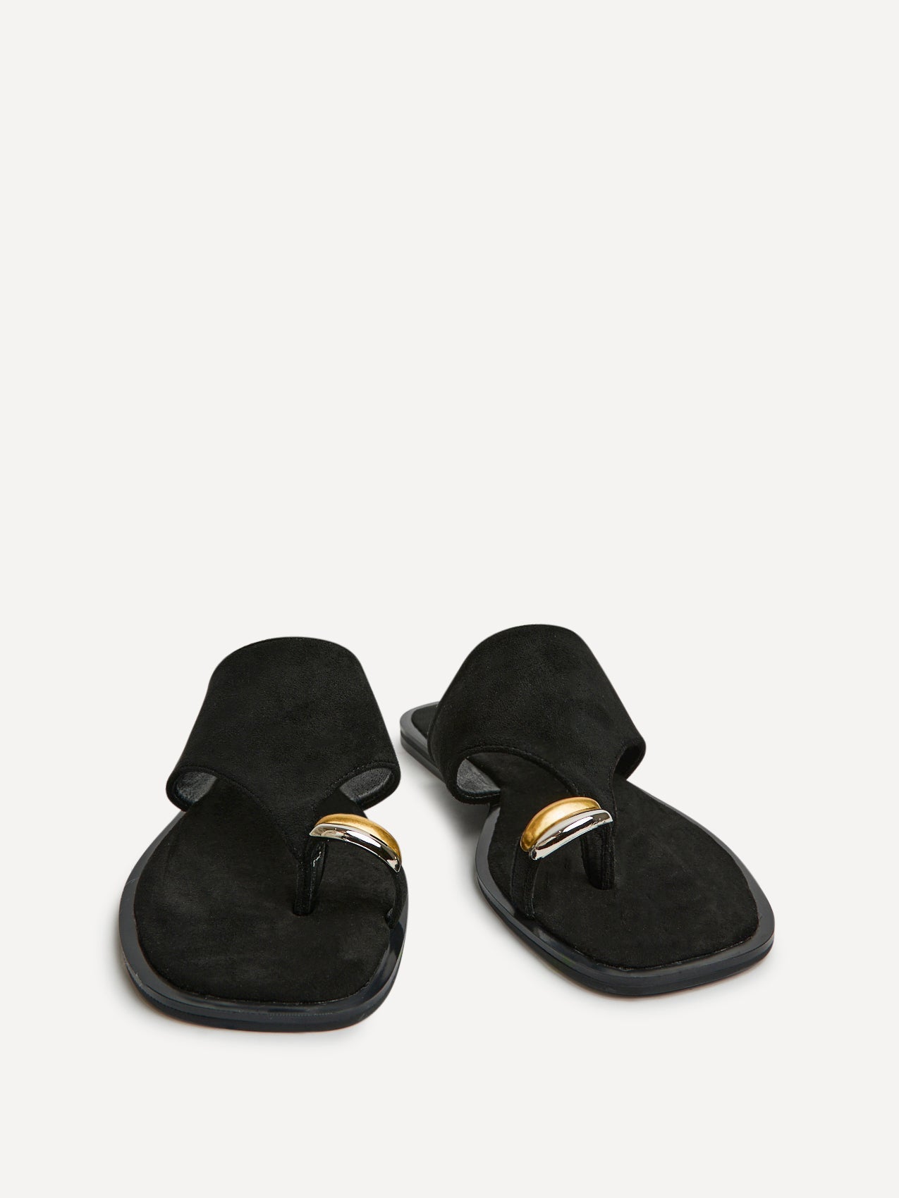 Contain Black Toe Ring Flat Sandals
