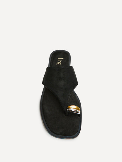 Contain Black Toe Ring Flat Sandals