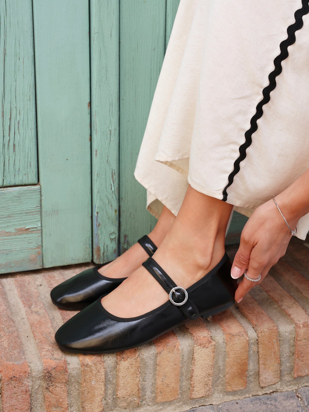 Graceful Black Faux Leather Ballet Pumps