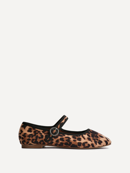 Graceful Leopard Print Ballet Pumps