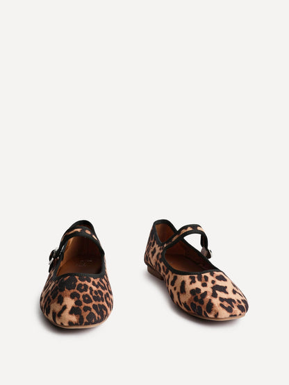 Graceful Leopard Print Ballet Pumps