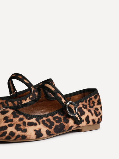 Graceful Leopard Print Ballet Pumps