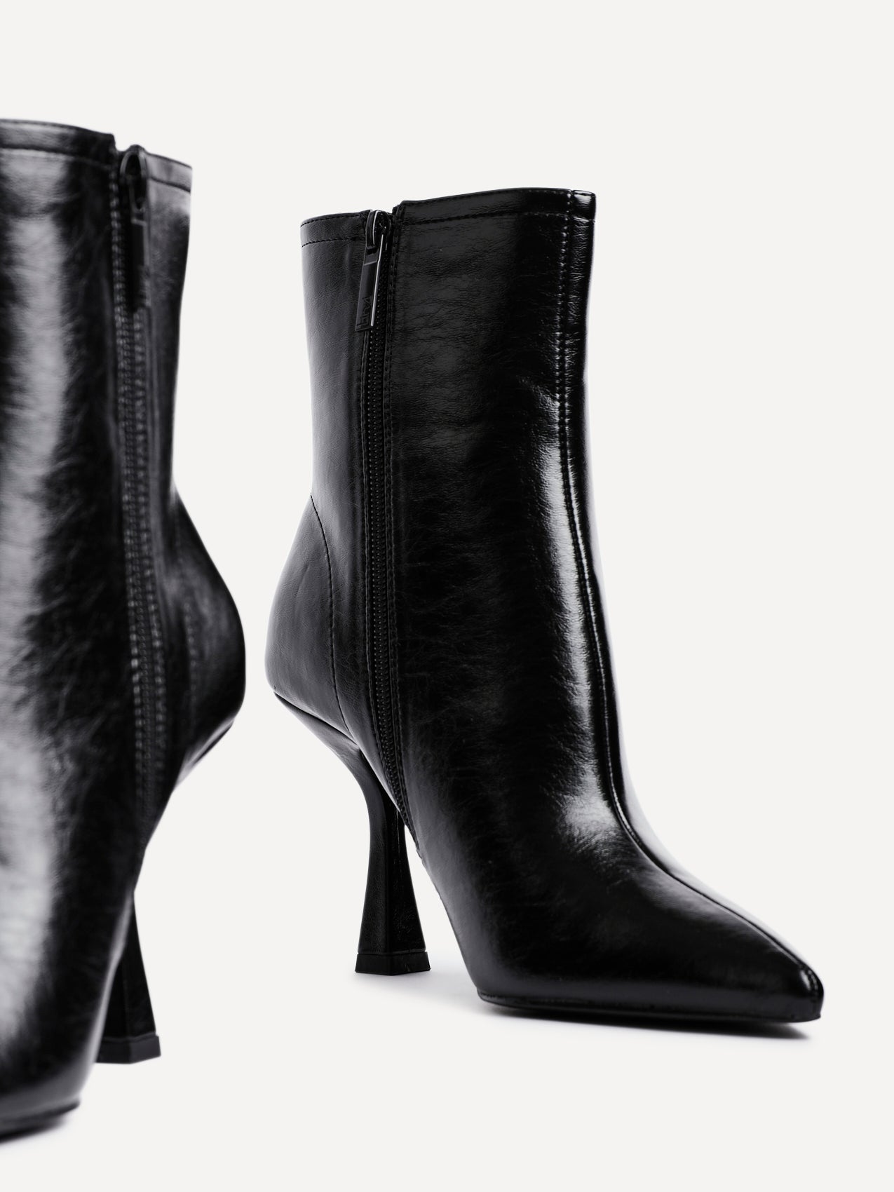 Jetta Black Heeled Pointed Boots