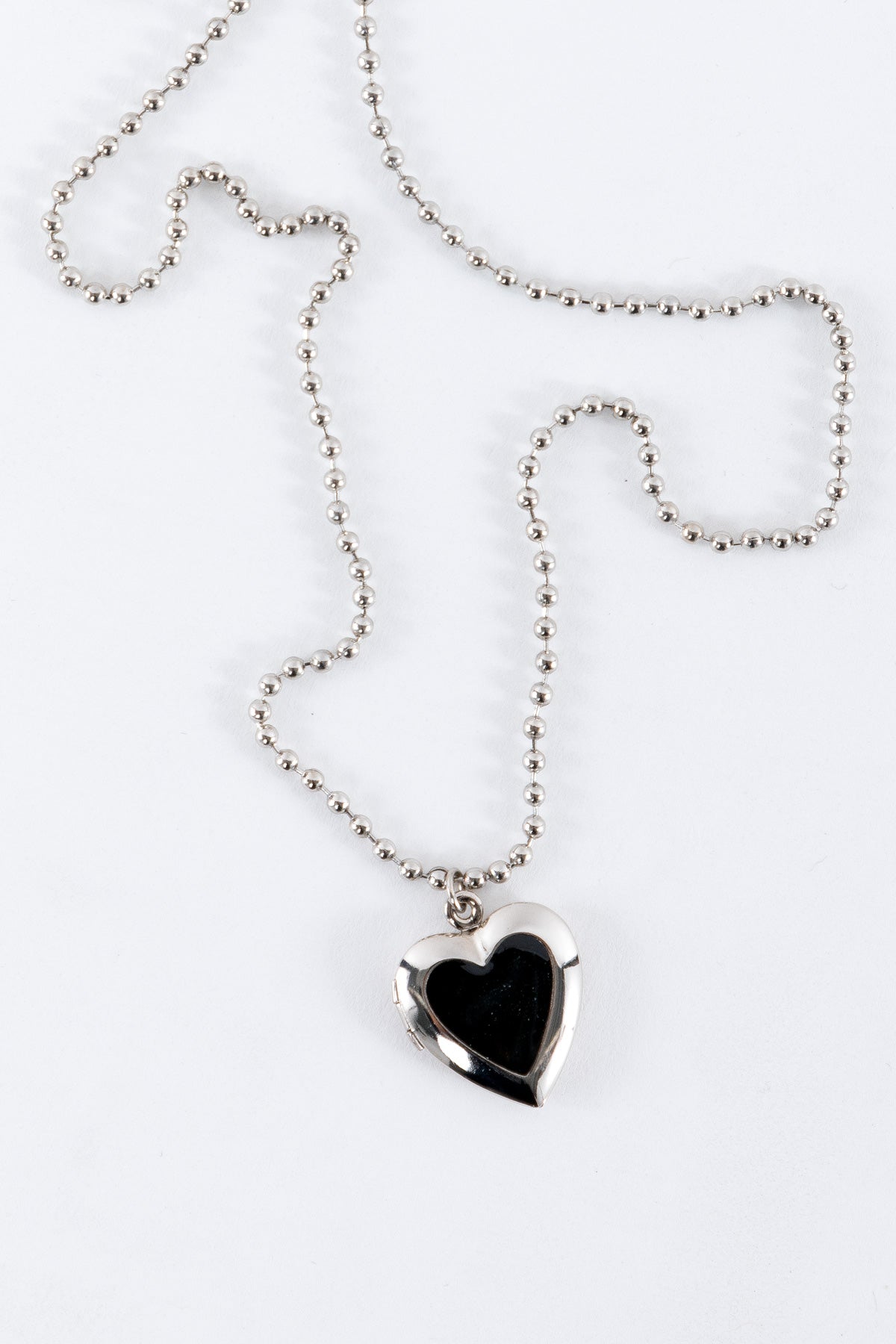 JWLEHL - Enameled Heart Locket