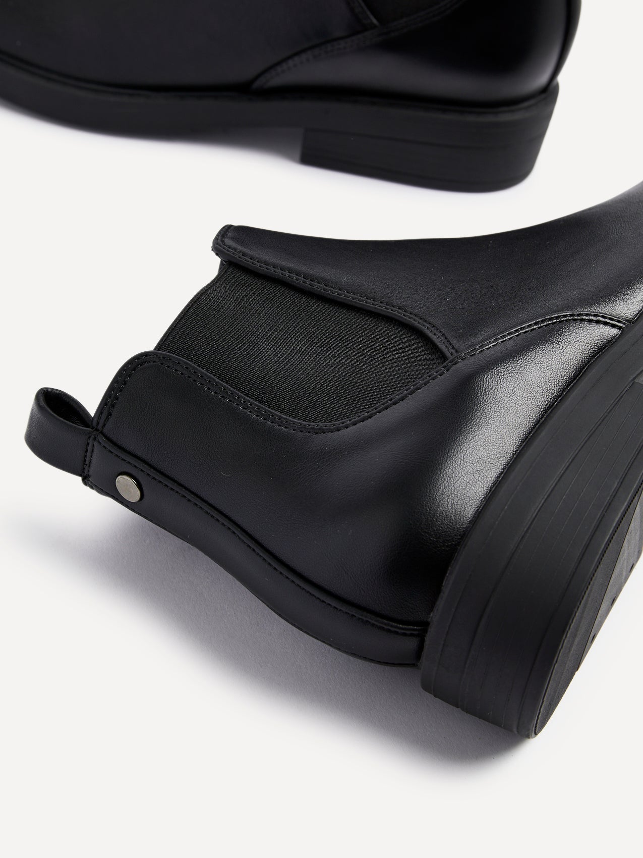 Karina Black Classic Chelsea Boots