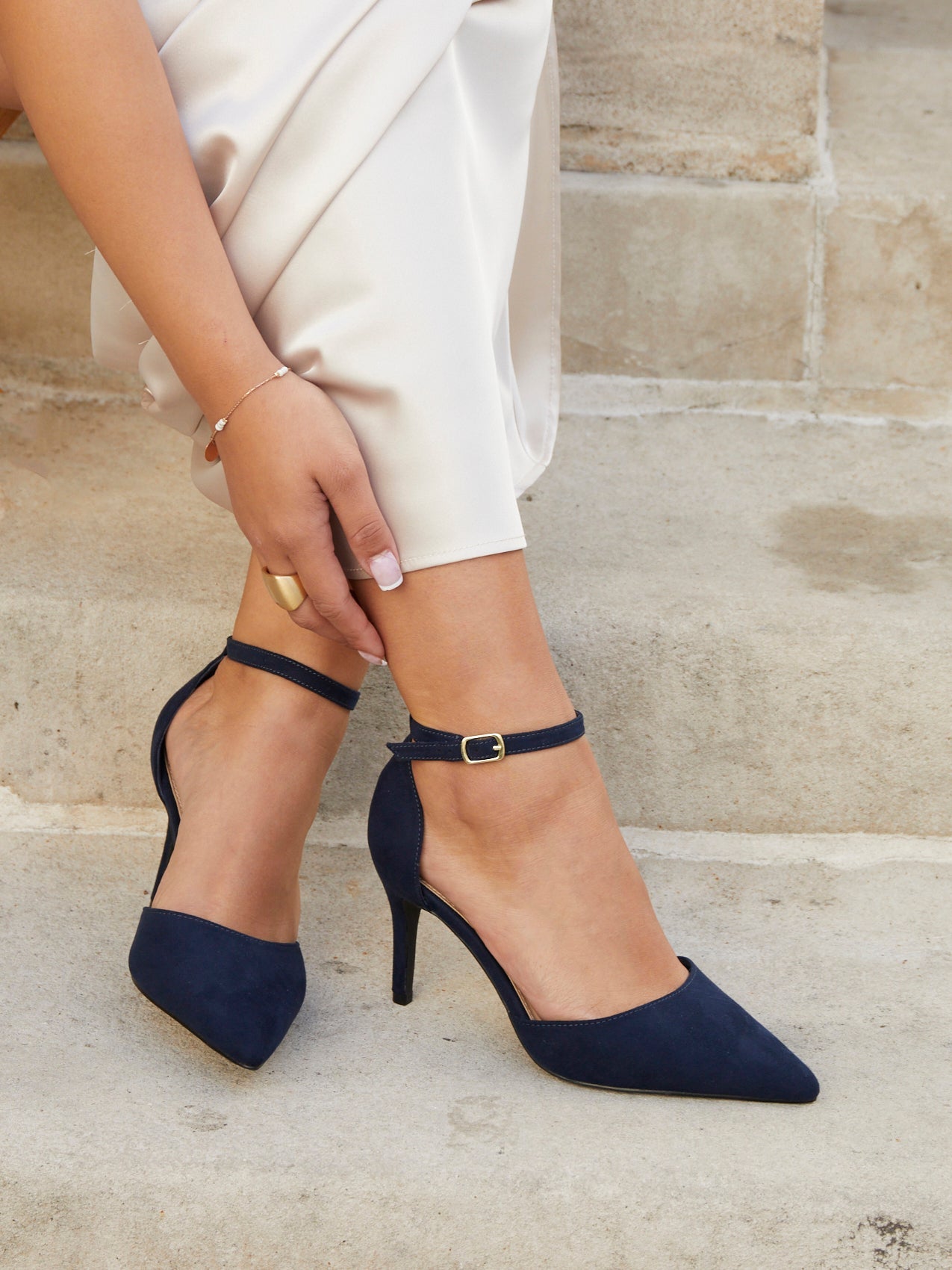 Lavora Wide Fit Navy Faux Suede Court Heels