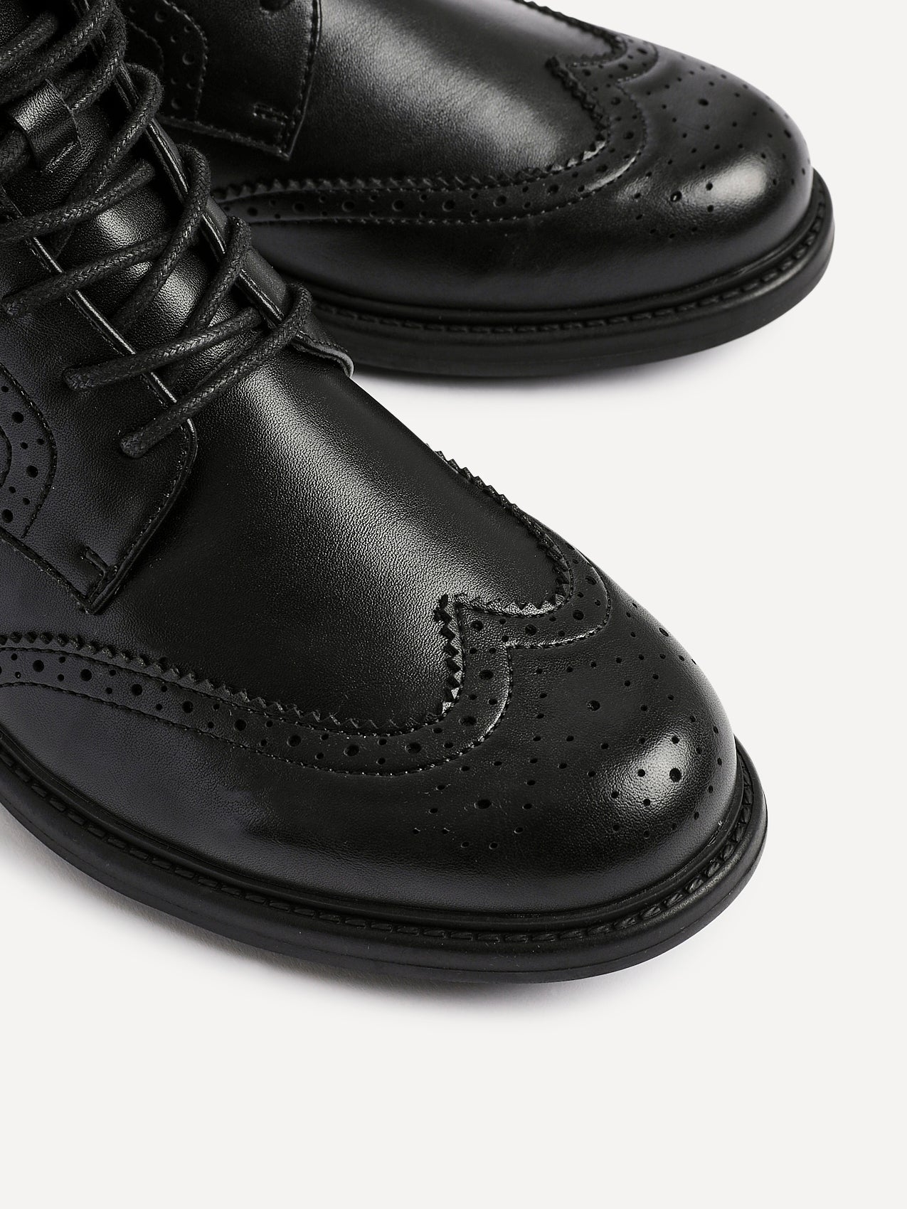 Leonardo Mens Black Faux Leather Brogue Boots