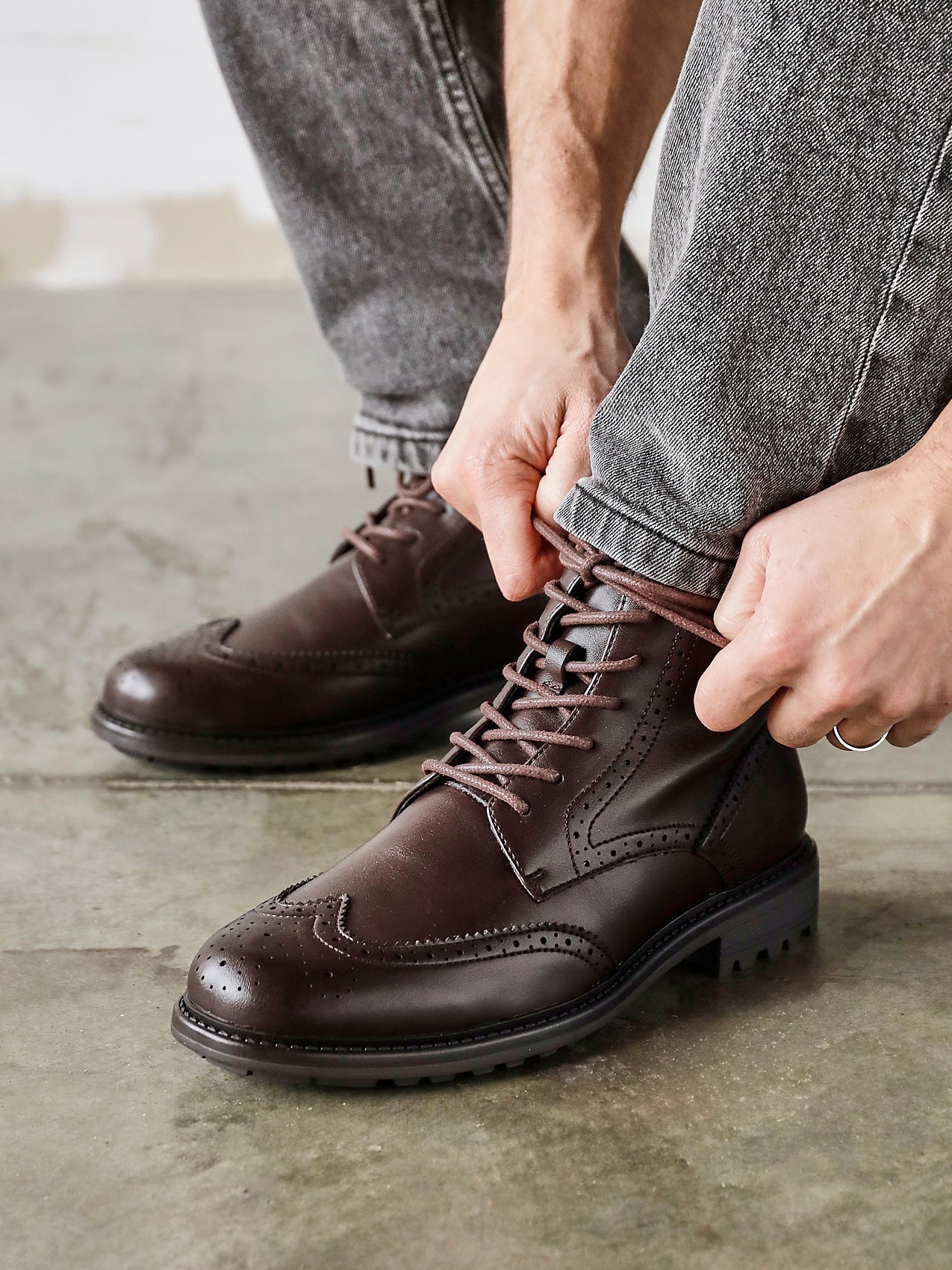 Leonardo Mens Brown Faux Leather Brogue Boots