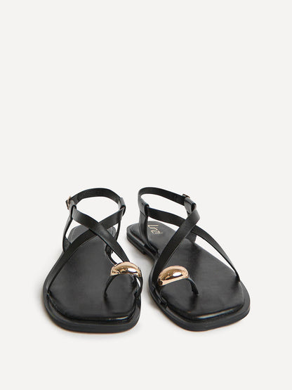 Mist Black Toe Ring Flat Sandals