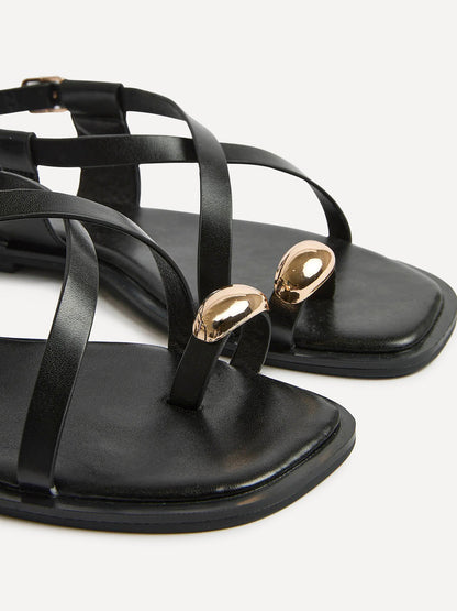 Mist Black Toe Ring Flat Sandals