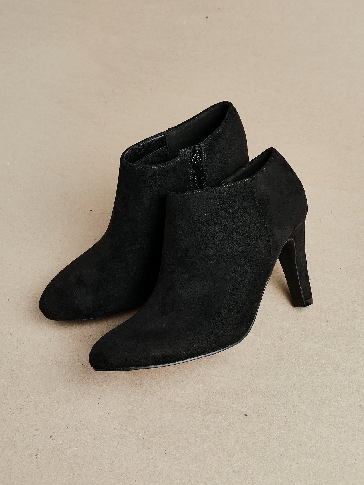 Wise Black Low-Cut Heeled Boots