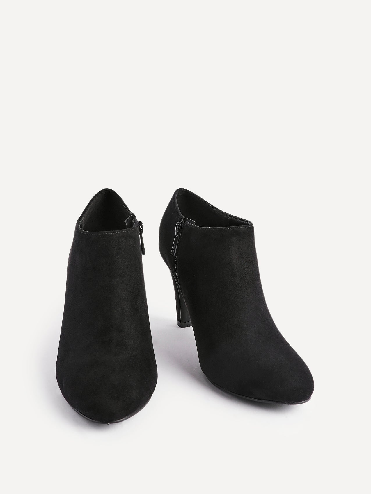 Wise Black Low-Cut Heeled Boots
