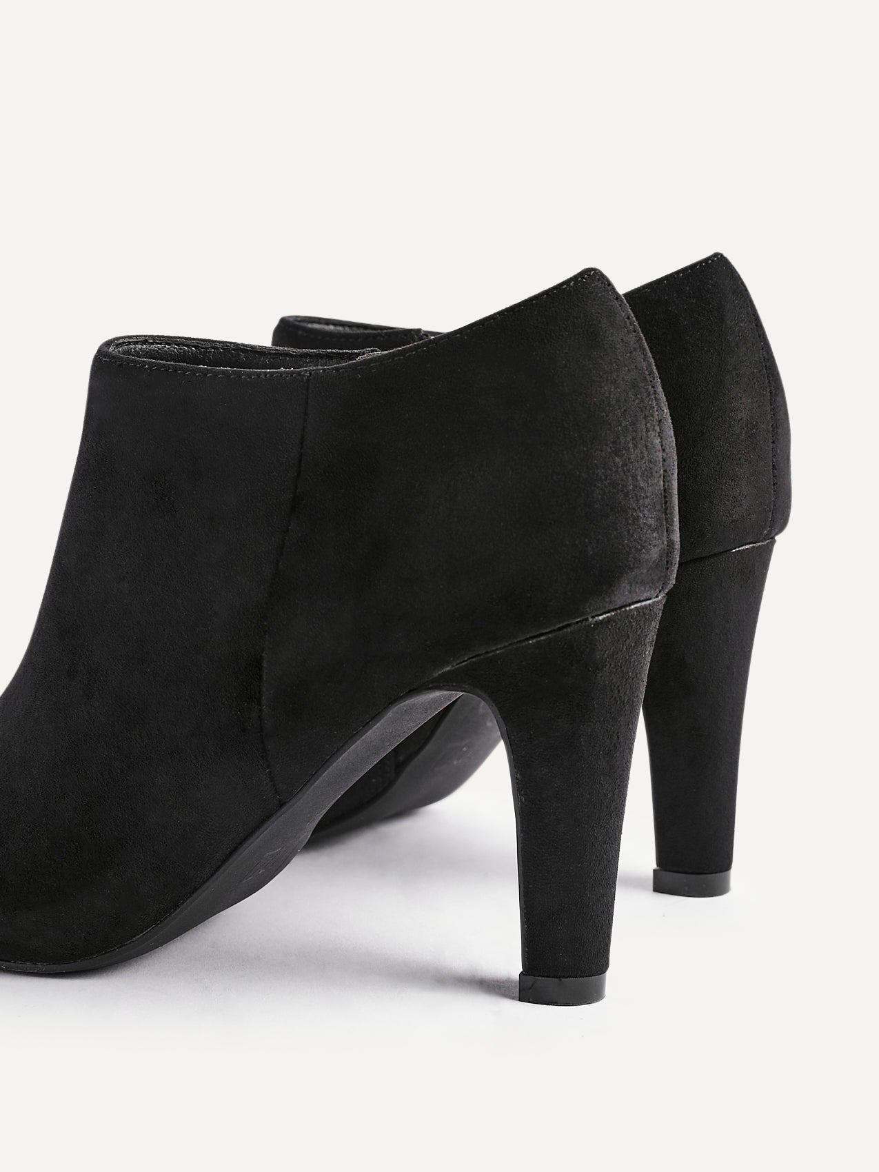 Wise Black Low-Cut Heeled Boots