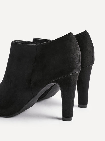Wise Black Low-Cut Heeled Boots