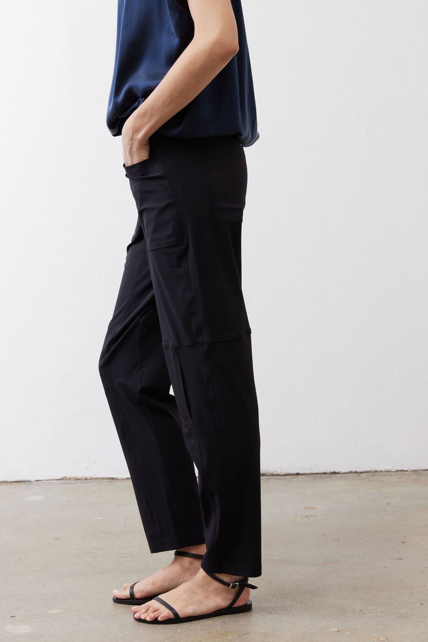 The Petite Everlasting Slim Pants