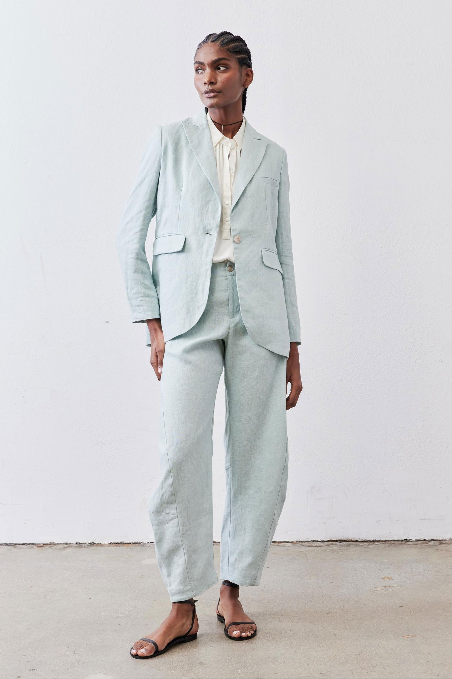 The Linen Classic Blazer That Upgrades You